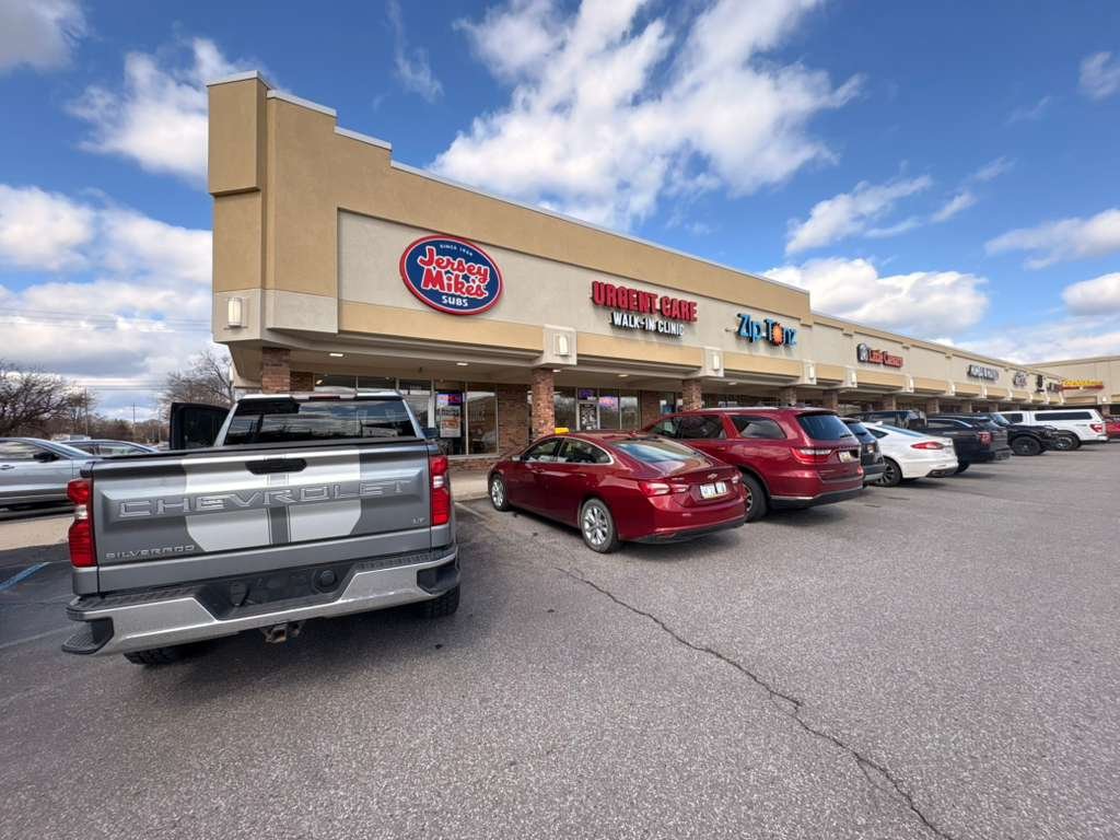 Walk-in clinic Plymouth Michigan - Clean and modern facility interior